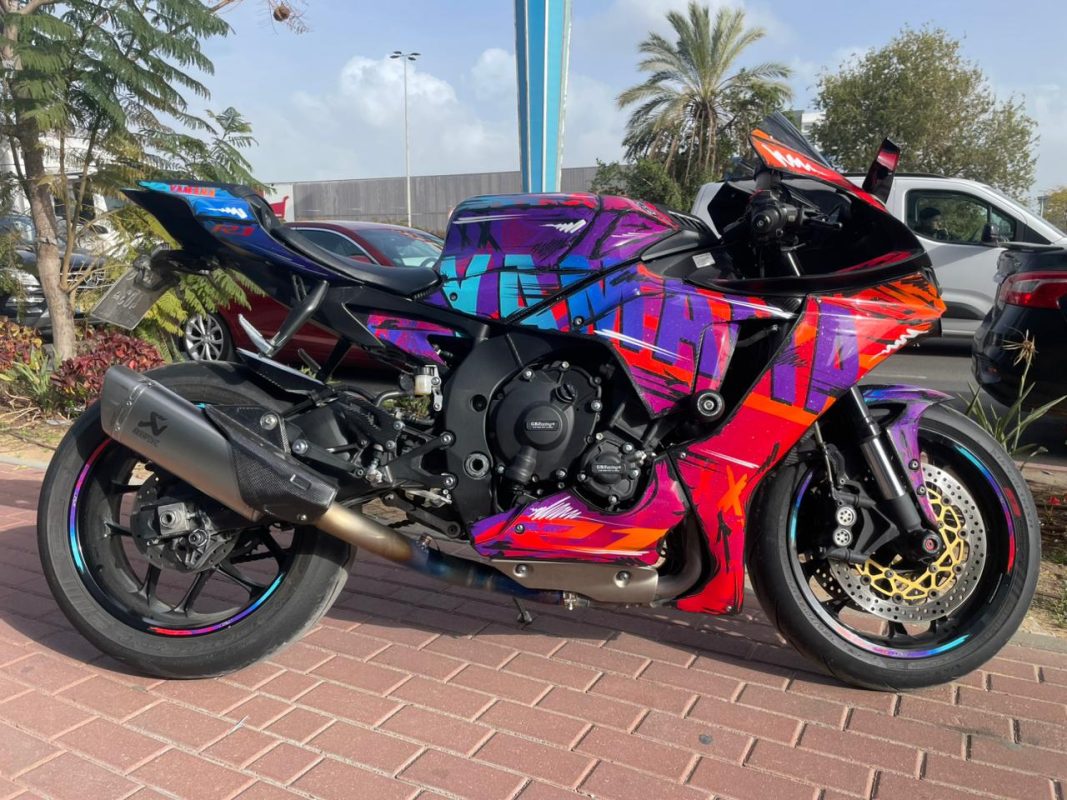 Yamaha R1   ₪1800    עיצוב אישי כולל הדבקה