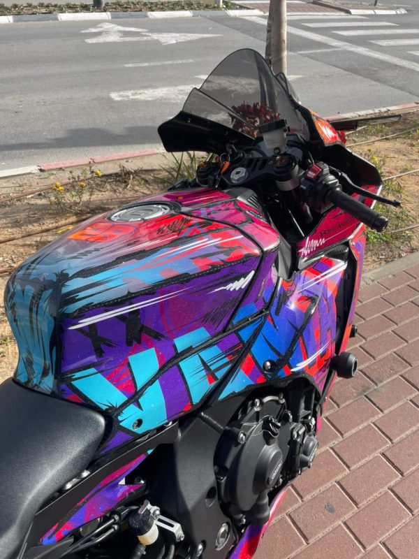 Yamaha R1   ₪1800    עיצוב אישי כולל הדבקה