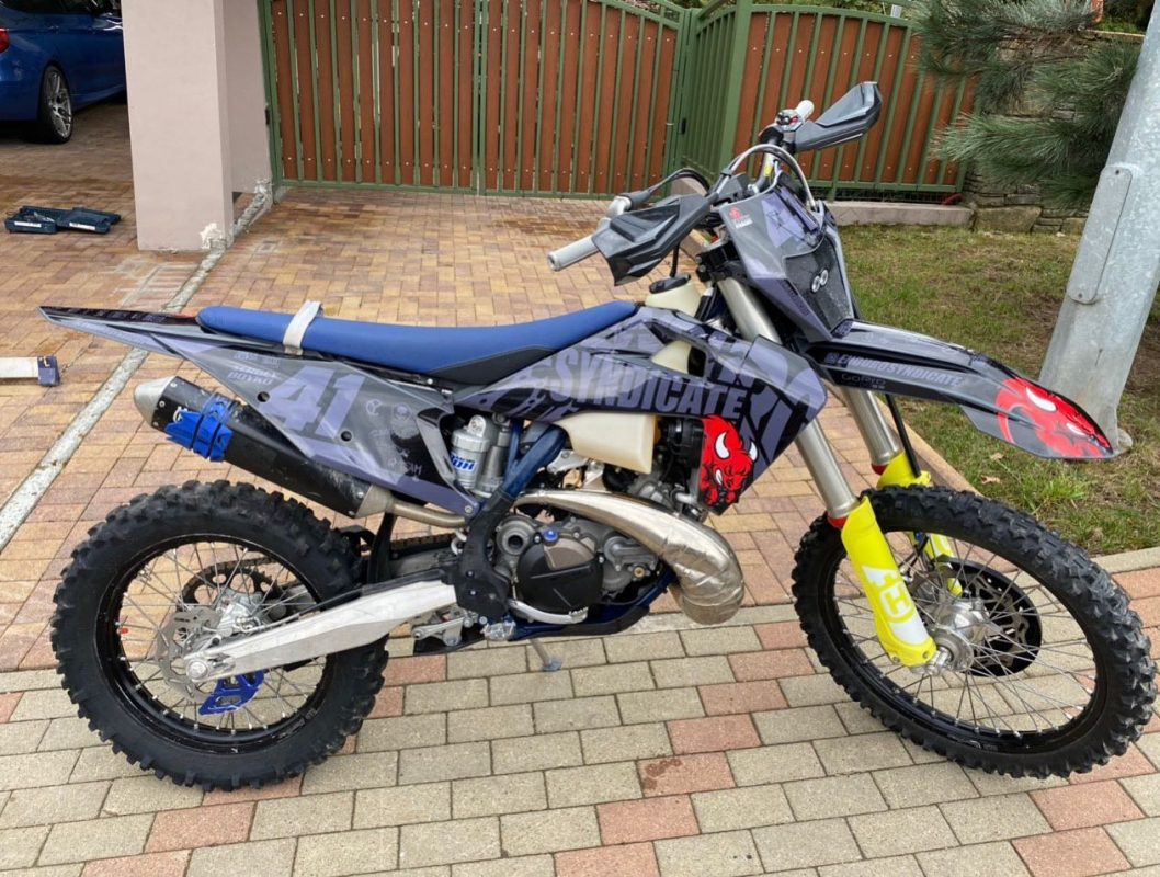 Husqvarna TE   ₪ 1050    עיצוב אישי כולל הדבקה