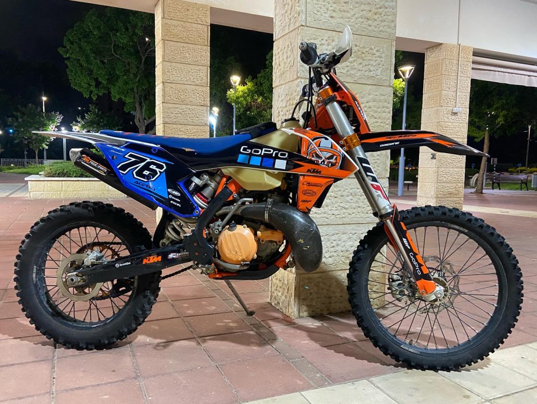 KTM EXC   ₪ 1050    עיצוב אישי כולל הדבקה