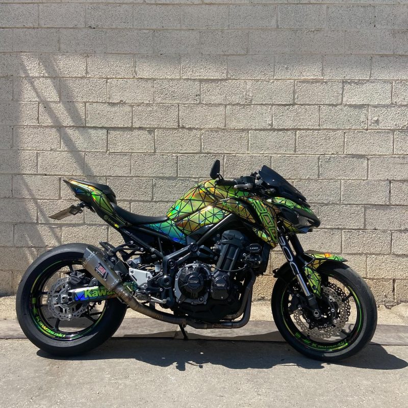 Kawasaki Z900   ₪2500   עיצוב אישי + הדבקה חומר גלוגרפי