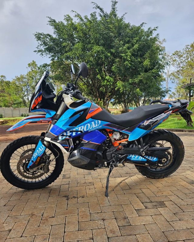 KTM ADV890   ₪ 1800    עיצוב אישי כולל הדבקה