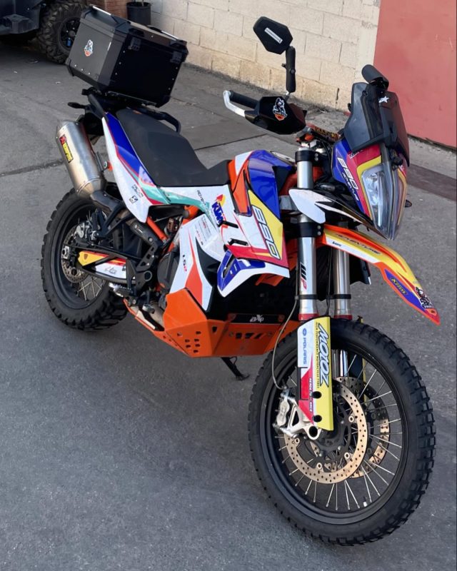 KTM ADV890   ₪ 1800    עיצוב אישי כולל הדבקה