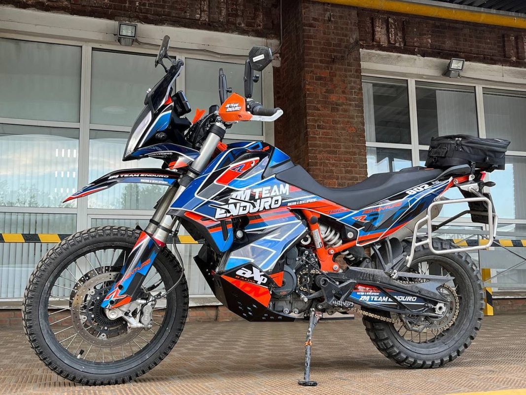 KTM ADV890   ₪ 1800    עיצוב אישי כולל הדבקה